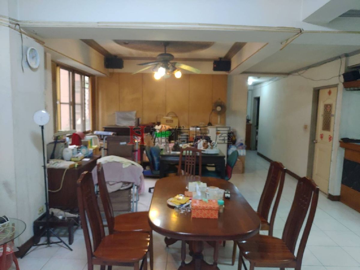 鳳新高中三角窗1+2樓店住