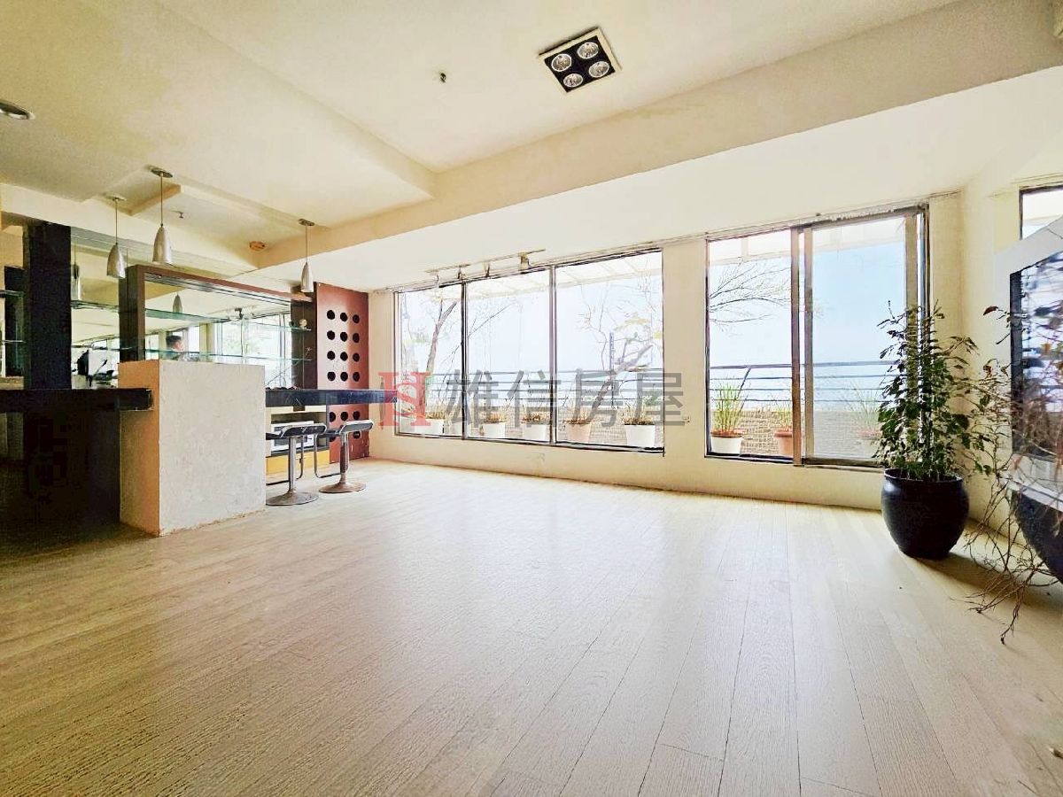 左營巨蛋捷運出口高樓景觀|HS雄信房屋 左營巨蛋捷運出口高樓景觀