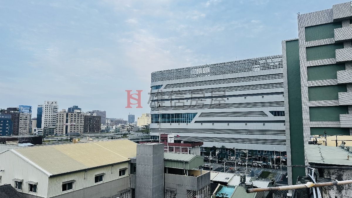 高雄火車站雄中學校旁大三房景觀電梯包租婆最愛地坪持分多華廈