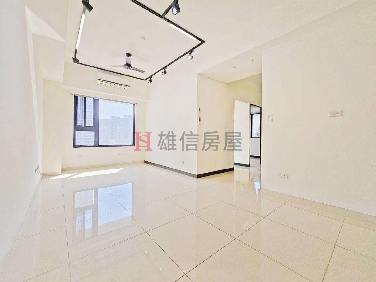 漢神巨蛋捷運輕屋齡7年3房平車