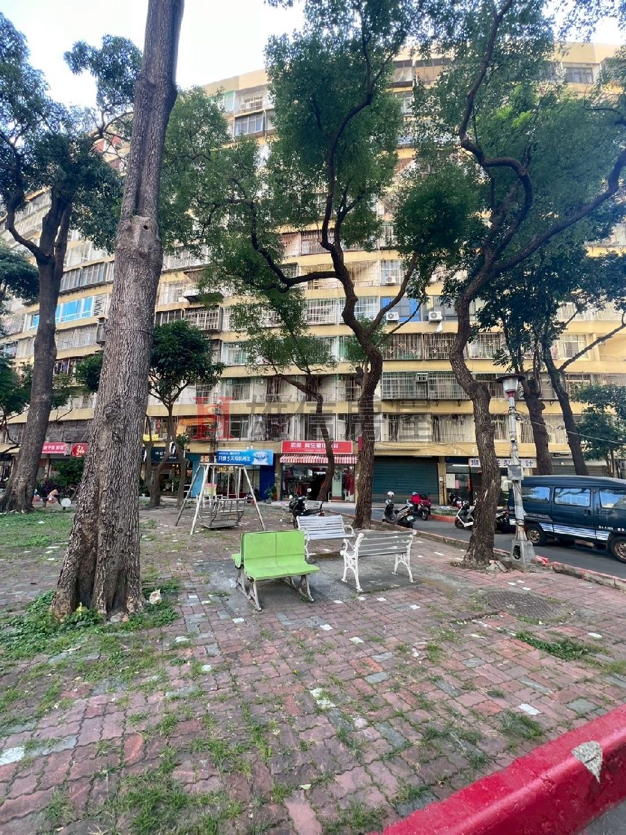 左營果貿1+2樓店面