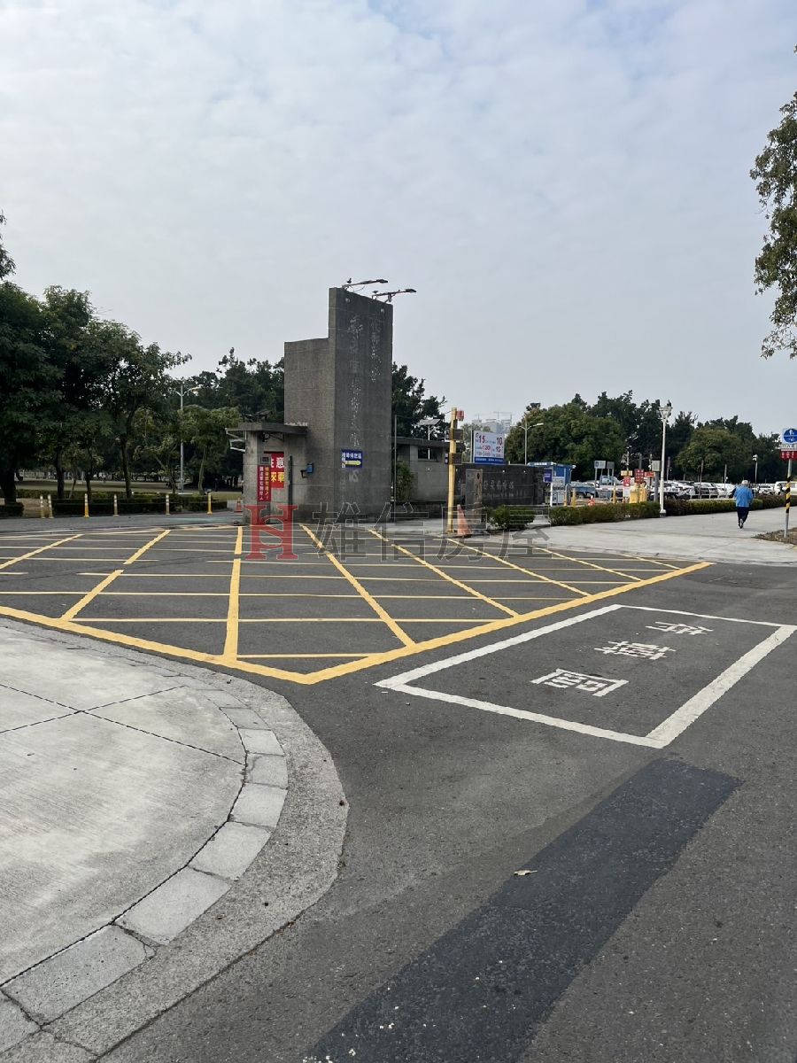 衛武營國家公園旁3樓公寓