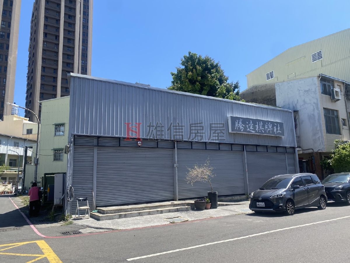 高雄鼓山內惟藝術中心燙金店面