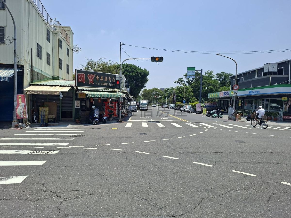 蓮池潭高鐵左營新路買地送店面
