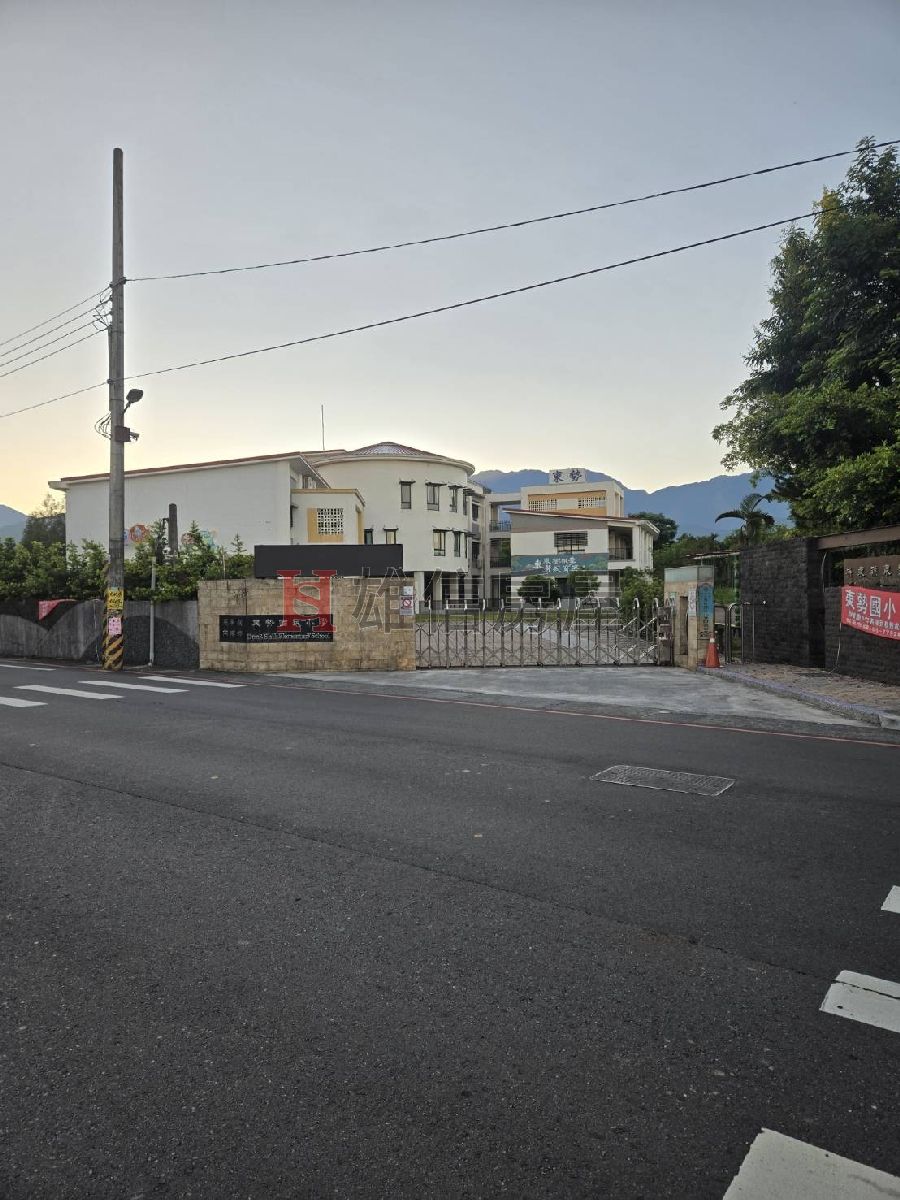 東勢國小旁漂亮可申請合法農舍地